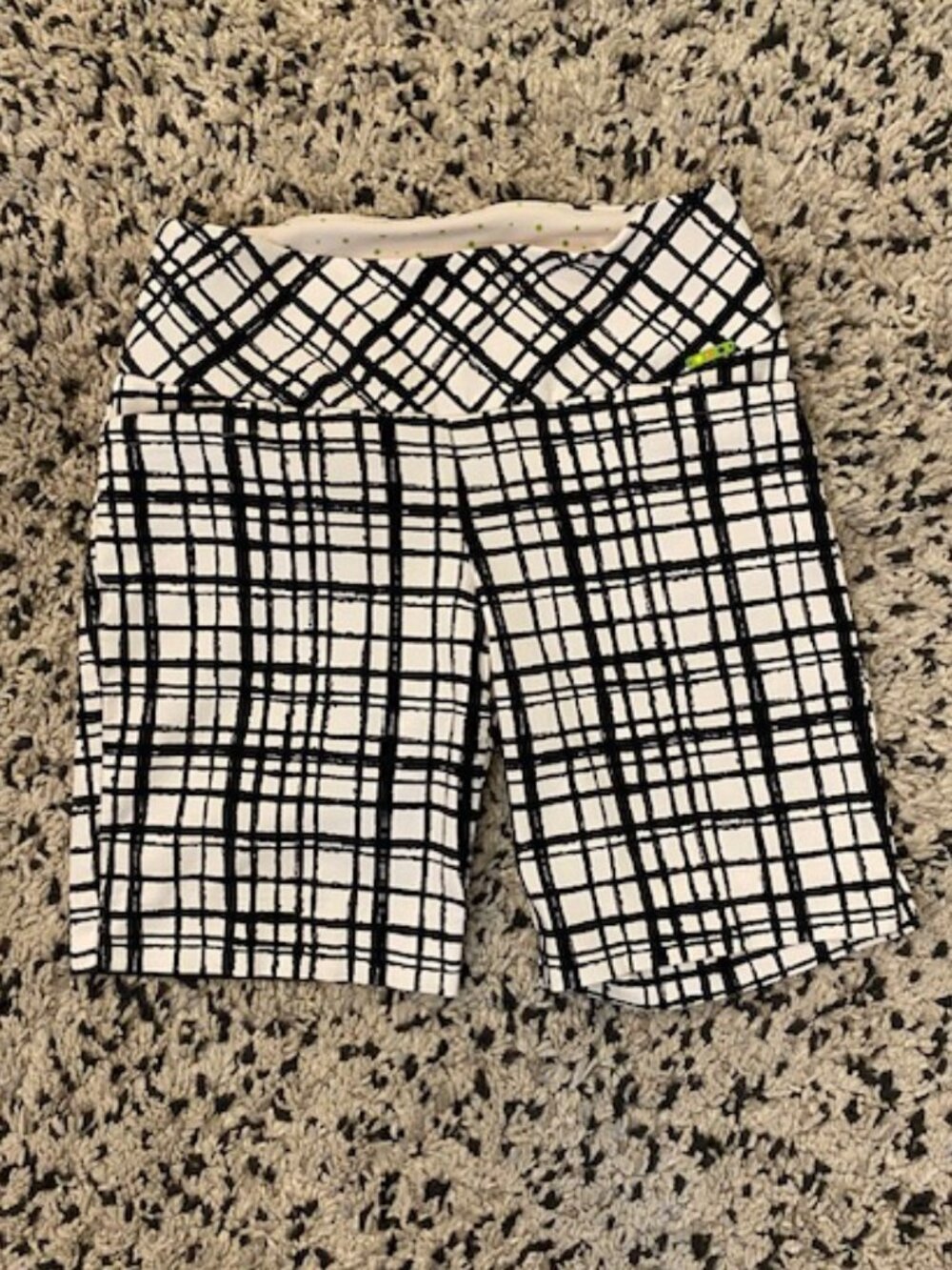 Swing Control Womens Shorts Size 8 Black & White.